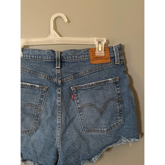 Levi's Ribcage Short premium denim women’s size 31 - Picture 8 of 11